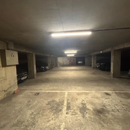 Annonces ST OUEN : Parking | PARIS (75015) | 12 m2 | 120 &euro; 