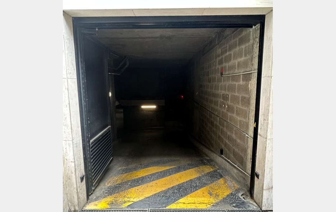 Annonces ST OUEN : Parking | PARIS (75015) | 12 m2 | 120 &euro; 