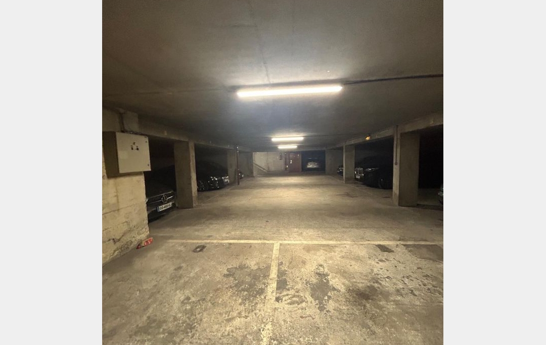 Annonces ST OUEN : Parking | PARIS (75015) | 12 m2 | 120 &euro; 